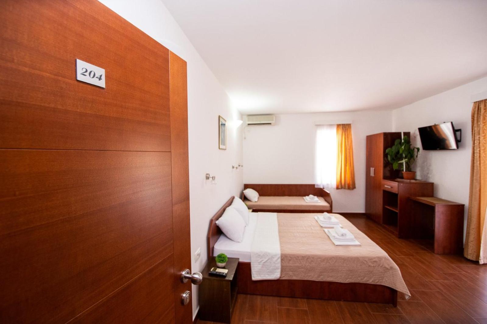 Ipera Appartement Budva Buitenkant foto