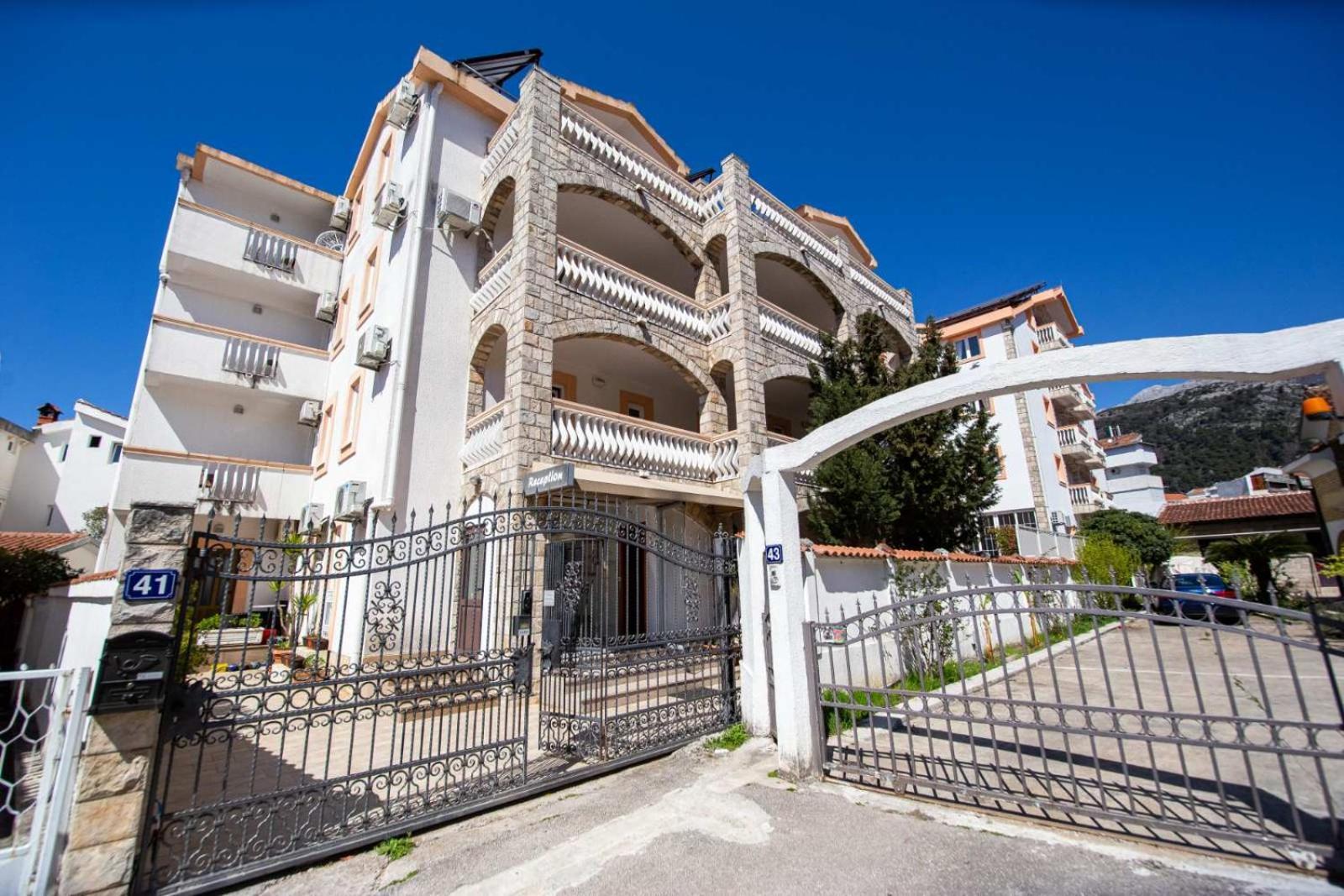Ipera Appartement Budva Buitenkant foto